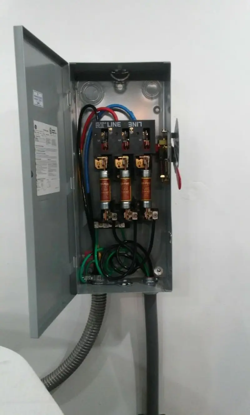 Three-phase disconnect switch installed for Electrical Wiring & Rewiring in Eastman